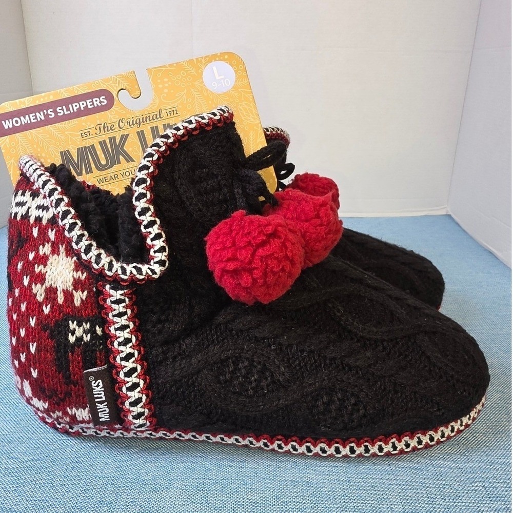 Muk Luks Womens Black Cable Knit Reindeer Pom Pom Bootie Slippers L 9-10 NEW